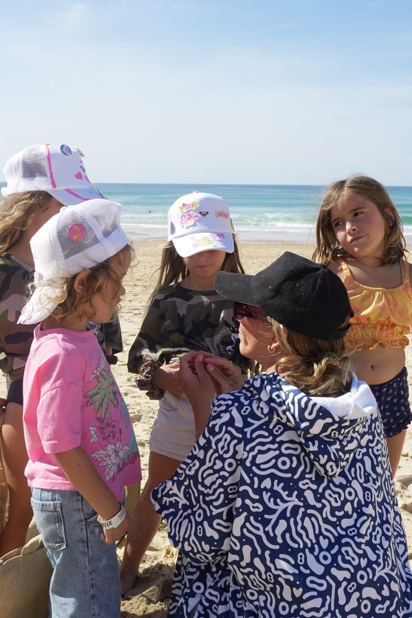 Kinder werden beim Mermaid Day über das Problem der Plastikverschmutzung aufgeklärt